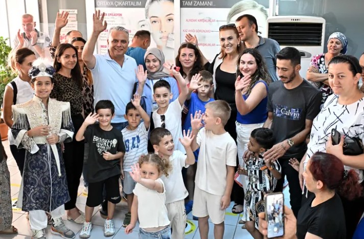 Başkan Uysal’dan Muratpaşa’daki Sünnet Çocuklarına Anlamlı Ziyaret