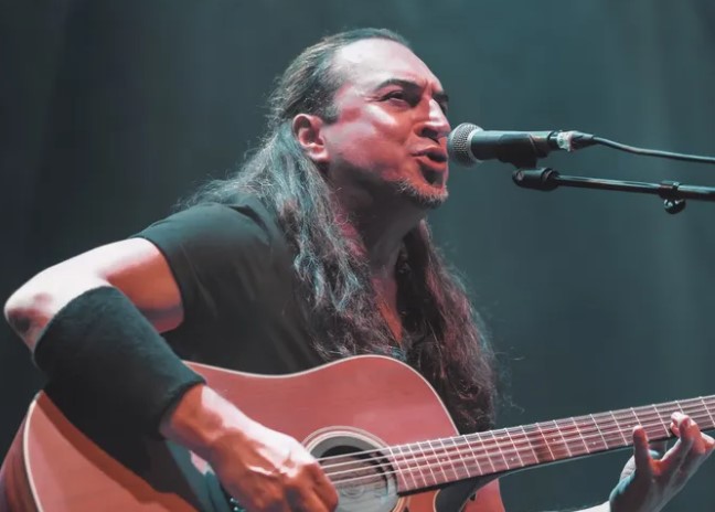 Urla, Ogün Sanlısoy’un Rock Ezgileriyle Buluşuyor

 